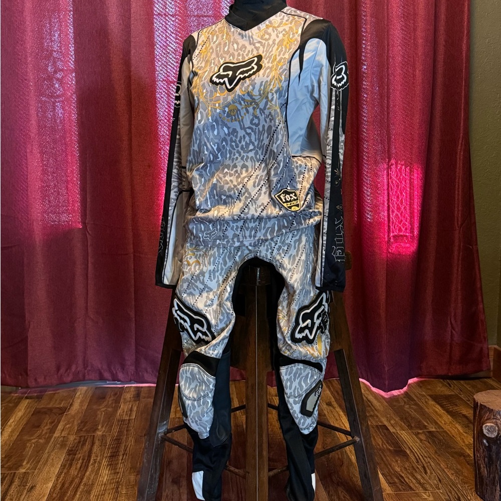 Fox riding clothing